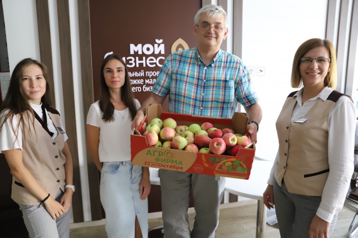 ЗАО «Агрофирма имени 15 лет Октября» поздравляет с Яблочным Спасом!