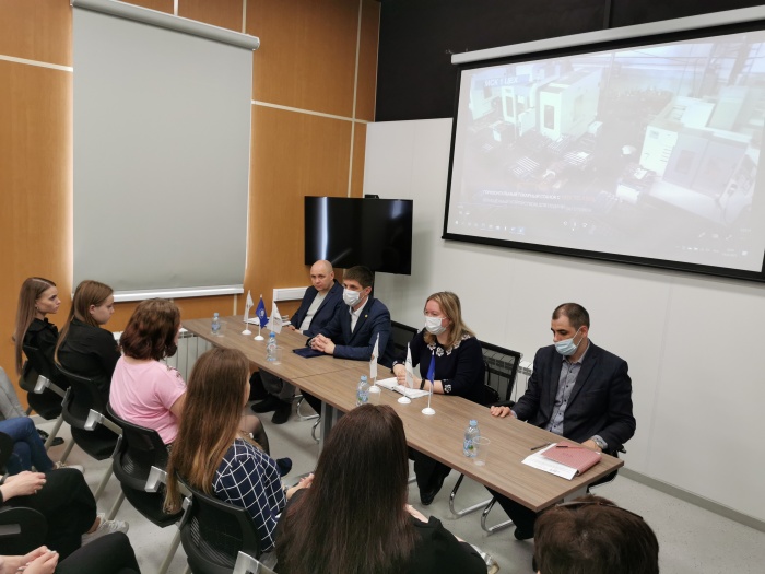 На площадке центра «Мой бизнес» в Ельце состоялась встреча с руководством АО «Елецгидроагрегат» На площадке центра «Мой бизнес» в Ельце состоялась встреча с руководством АО «Елецгидроагрегат»