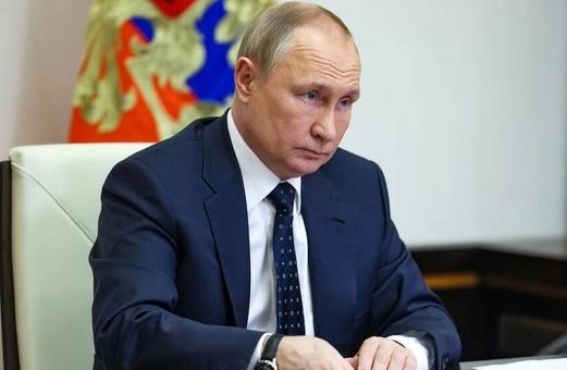 Владимир Путин поручил представить предложения по ускоренному росту МРОТ Владимир Путин поручил представить предложения по ускоренному росту МРОТ