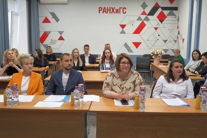 Три выпускника Липецкого филиала РАНХиГС защитили «Стартап как диплом» Три выпускника Липецкого филиала РАНХиГС защитили «Стартап как диплом»