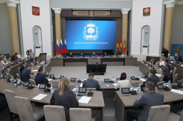 На встрече с депутатами Госдумы РФ Игорь Артамонов отметил вклад центра «Мой бизнес» в развитие малого и среднего бизнеса региона